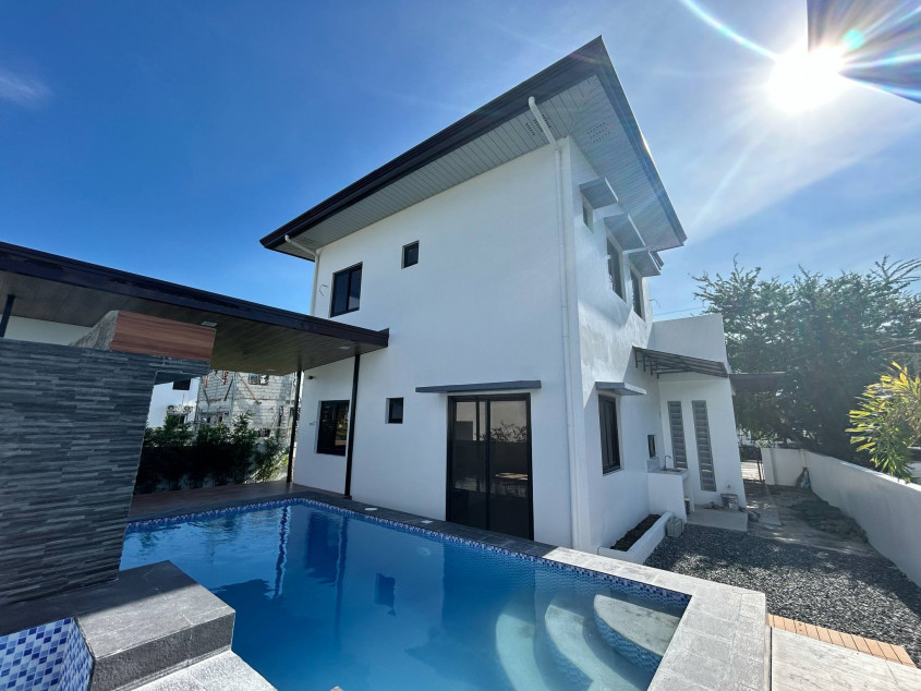 Kota Keluarga Modern Beach House