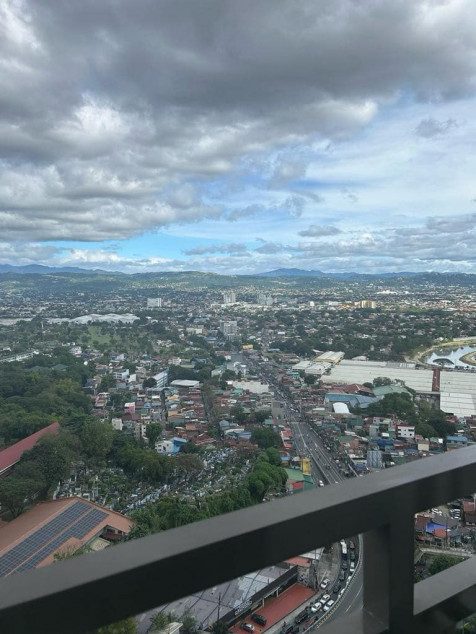 TOP-FLOOR 3BR unit w/BALCONY-has view of Mt. ranges, with Parking - North Tower QC