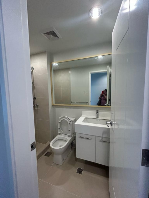 TOP-FLOOR 3BR unit w/BALCONY-has view of Mt. ranges, with Parking - North Tower QC