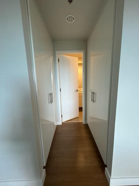 TOP-FLOOR 3BR unit w/BALCONY-has view of Mt. ranges, with Parking - North Tower QC