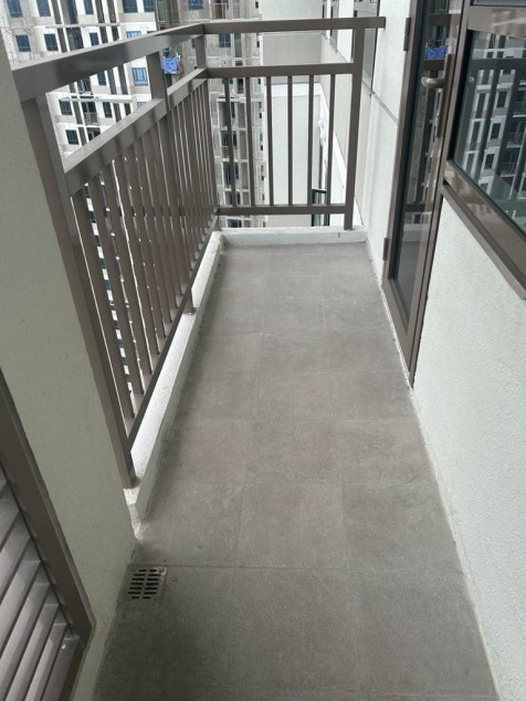 TOP-FLOOR 3BR unit w/BALCONY-has view of Mt. ranges, with Parking - North Tower QC