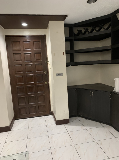 2BR Condo for Rent w/parking and pool - Yulo Plaza Townhomes Makati