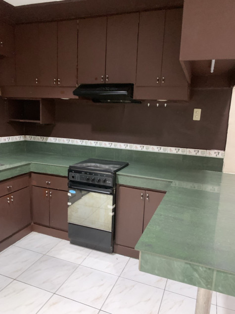 2BR Condo for Rent w/parking and pool - Yulo Plaza Townhomes Makati