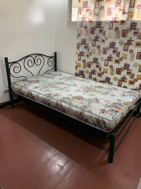 2BR Condo for Rent w/parking and pool - Yulo Plaza Townhomes Makati