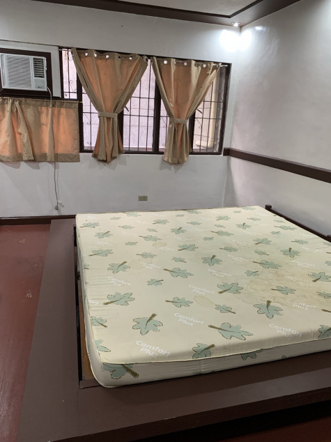 2BR Condo for Rent w/parking and pool - Yulo Plaza Townhomes Makati