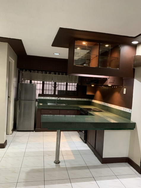 2BR Condo for Rent w/parking and pool - Yulo Plaza Townhomes Makati