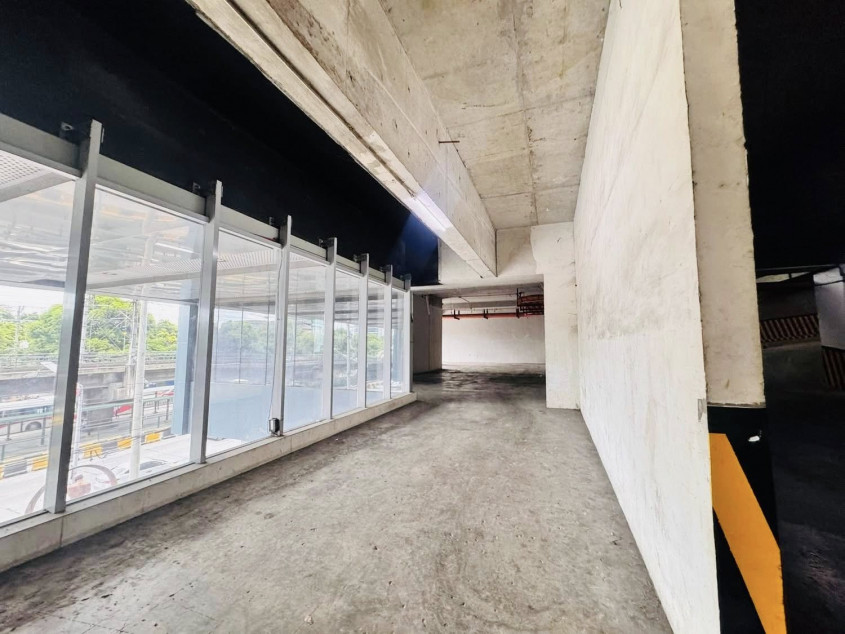 For Rent / Lease: Bare Commercial Space Along EDSA, Diliman, QC