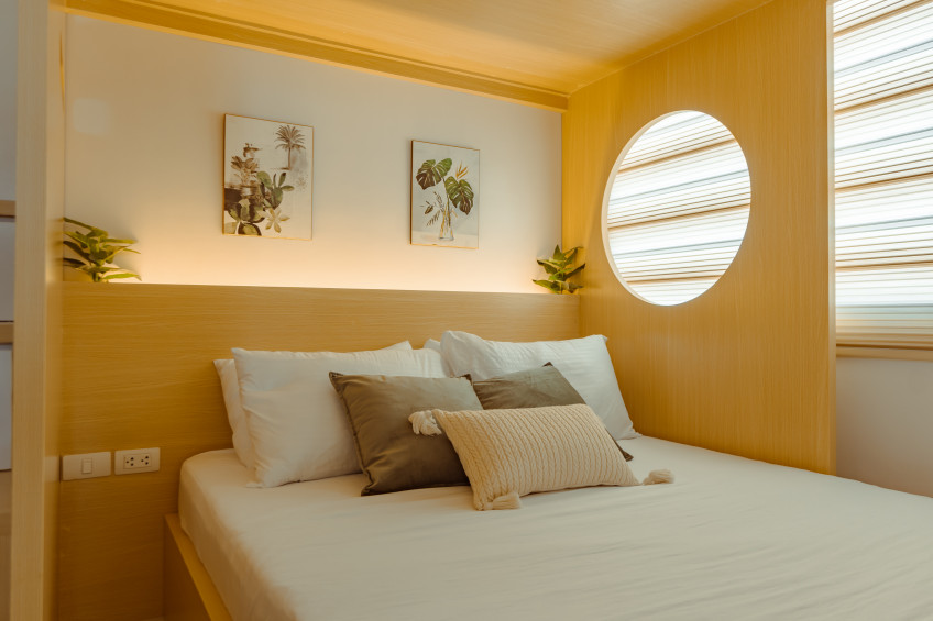 Comfortable Queen Bed + Full-Size Upper Bunk – Sleeps Up to 4 Guests| Long Term Stay