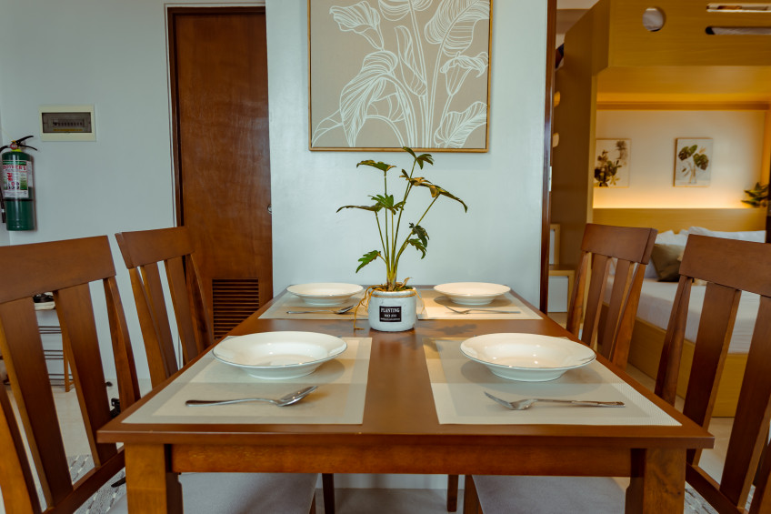 Comfortable Queen Bed + Full-Size Upper Bunk – Sleeps Up to 4 Guests| Long Term Stay