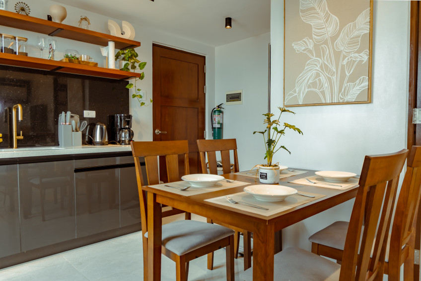 Comfortable Queen Bed + Full-Size Upper Bunk – Sleeps Up to 4 Guests| Long Term Stay