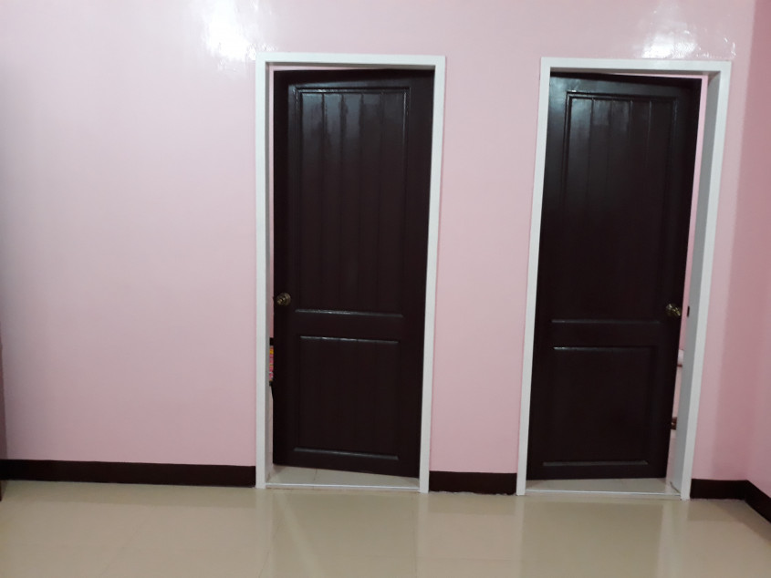 1 Door Apartment w/ 2 standard Bedrooms for Rent