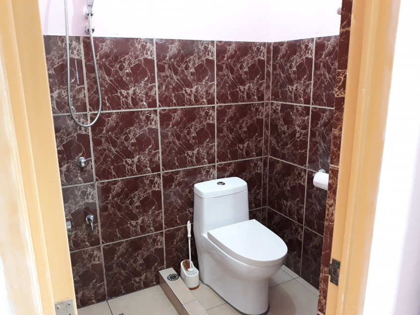 1 Door Apartment w/ 2 standard Bedrooms for Rent