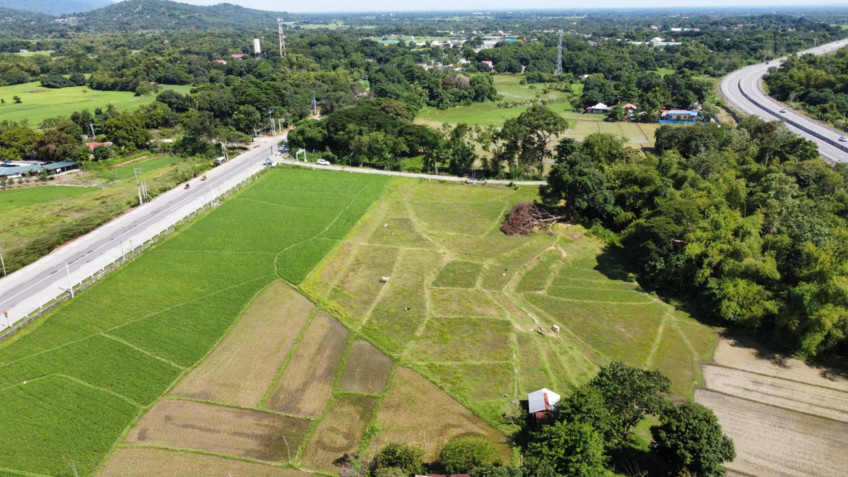 LOT NEAR MACARTHUR HIGHWAY AND TPLEX. 1,000SQM