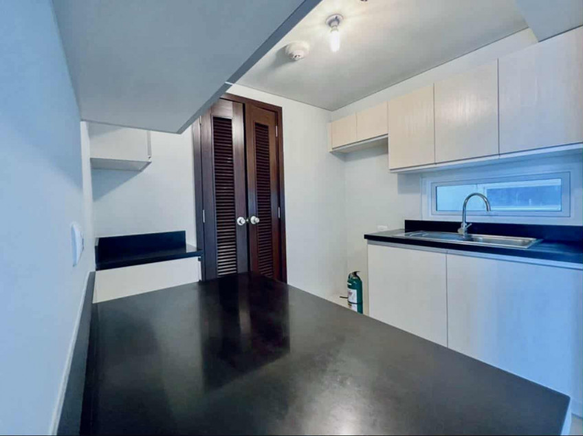 1BR KROMA 56 SQM CORNER UNIT (Ayala Ave & Makati Med view)