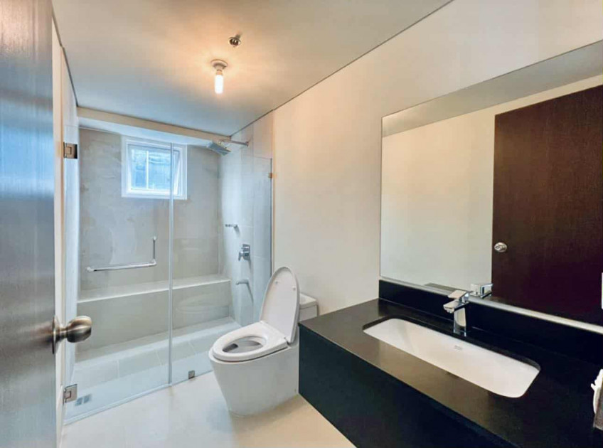 1BR KROMA 56 SQM CORNER UNIT (Ayala Ave & Makati Med view)