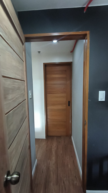 FOR SALE Victoria De Makati 2 Bedroom end unit ( Unit 1220B)