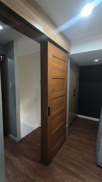 FOR SALE Victoria De Makati 2 Bedroom end unit ( Unit 1220B)