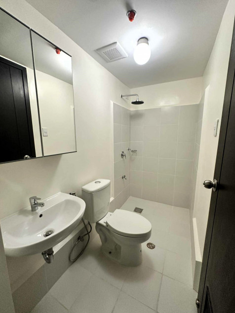 Semi-furnished 1 bedroom CONDO FOR SALE (28sqm) @ KASARA Urban Resort Residences - DIRECT FROM OWNER