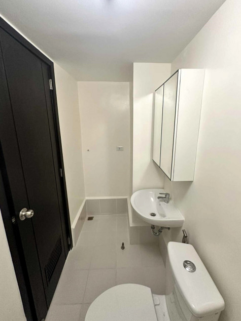 Semi-furnished 1 bedroom CONDO FOR SALE (28sqm) @ KASARA Urban Resort Residences - DIRECT FROM OWNER