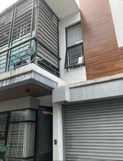 130 sqm townhouse in Diliman for sale