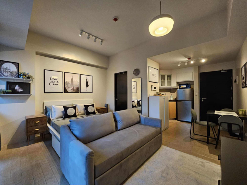 Luxury Studio Condo | Eighty One Newport Boulevard, Pasay