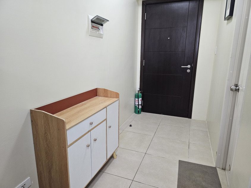 Bright Studio Unit with Pool View