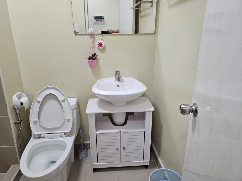 Bright Studio Unit with Pool View