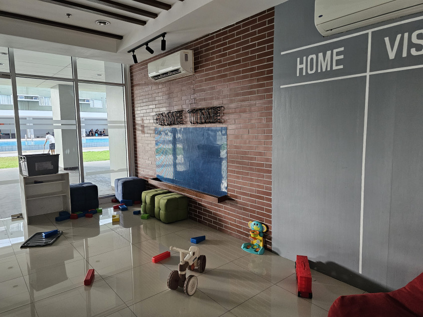 Bright Studio Unit with Pool View