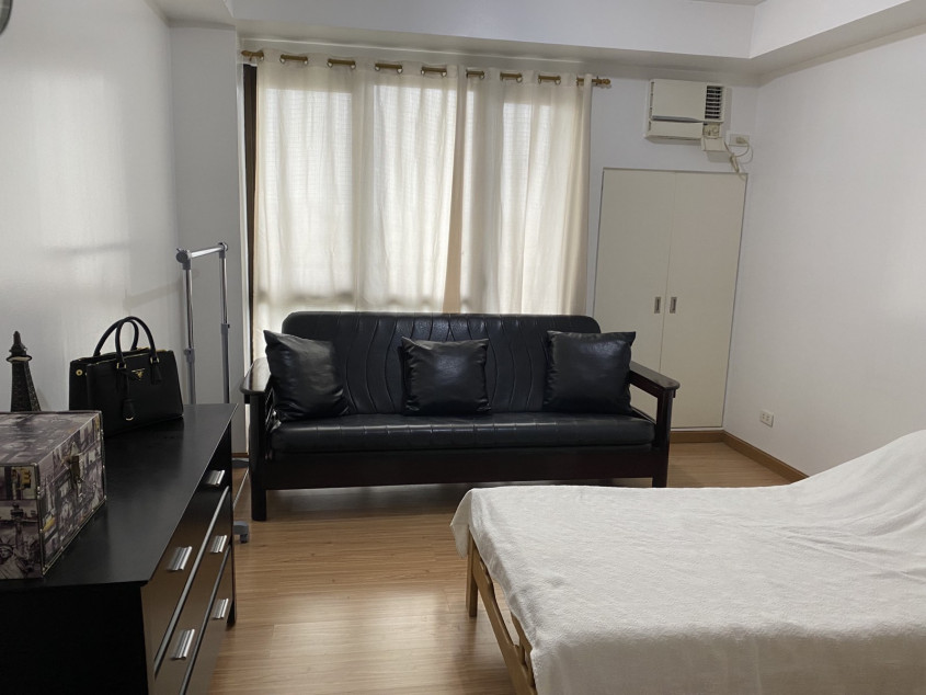 For Sale: Studio With Balcony At Grand Soho Makati