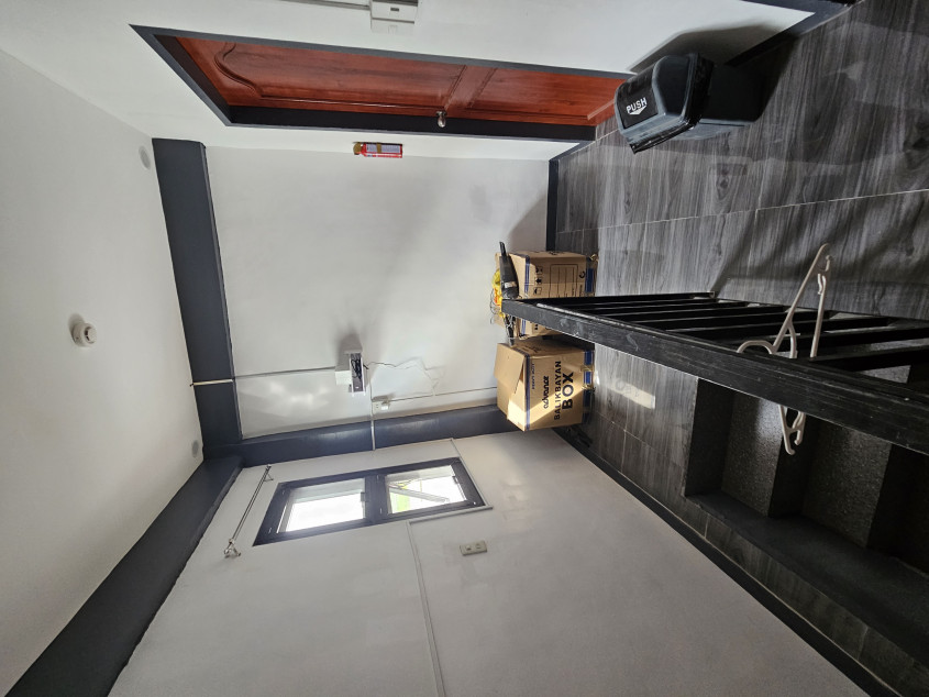 TOWNHOUSE END UNIT HOUSE AND LOT