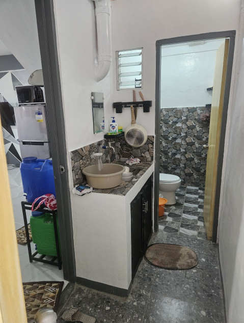 TOWNHOUSE END UNIT HOUSE AND LOT