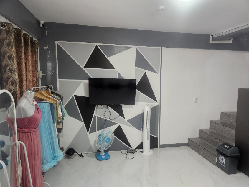 TOWNHOUSE END UNIT HOUSE AND LOT