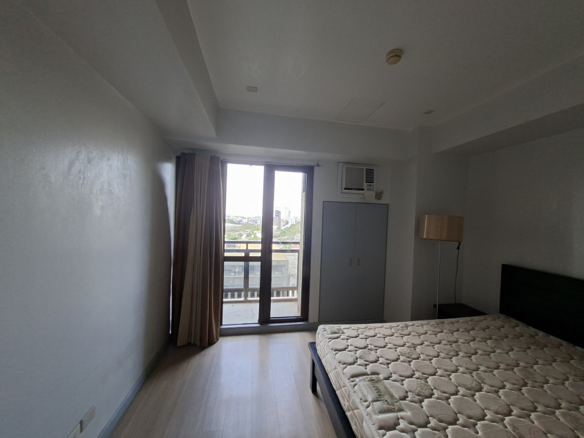 Prime Makati Living | Grand Soho Condo Unit 706 for Sale