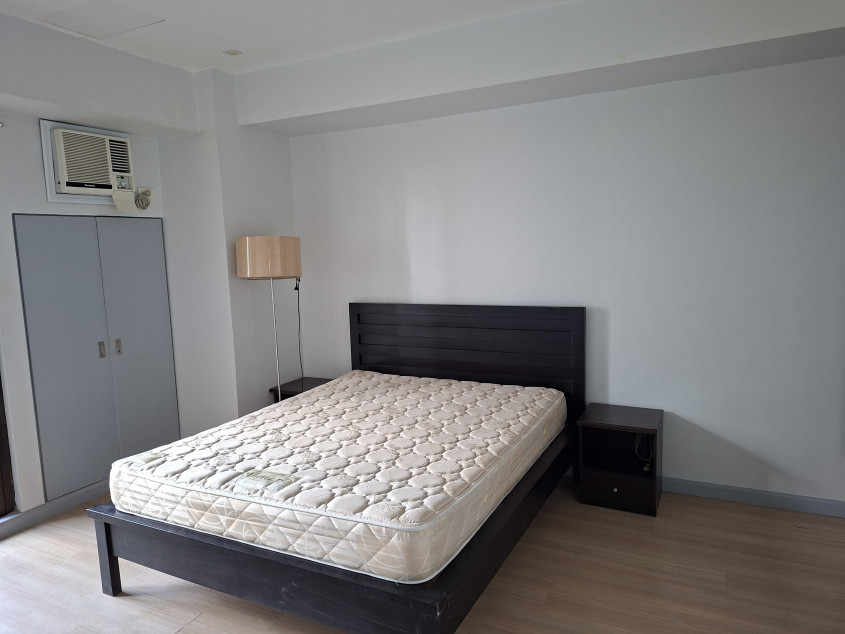 Prime Makati Living | Grand Soho Condo Unit 706 for Sale