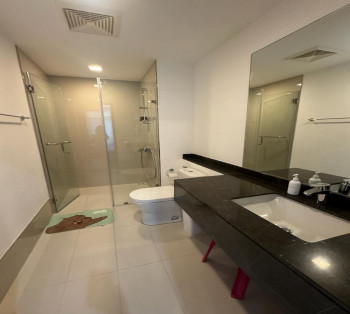 West Gallery 2 BR With Balcony For Lease 122 SQM Furnished One Parking 2 Toilet And Bath 165k