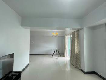 2 BEDROOM UNIT WITH PARKING FOR SALE IN PARKSIDE VILLAS, NEWPORT CITY PASAY