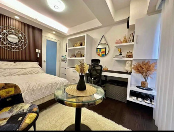 Clean Title RFO 2BR with Balcony FOR SALE at Forbeswood Heights BGC Taguig
