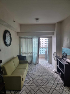 1BR with Balcony & Parking FOR LEASE or FOR SALE at The Beacon Makati